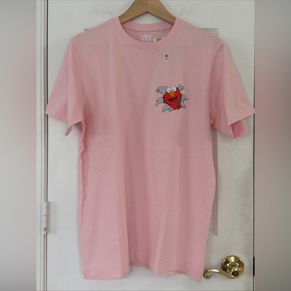 Uniqlo x KAWS Other - KAWS x UNIQLO Sesame Street PINK ELMO T -SHIRT Size MEDIUM NEW NWT RARE!